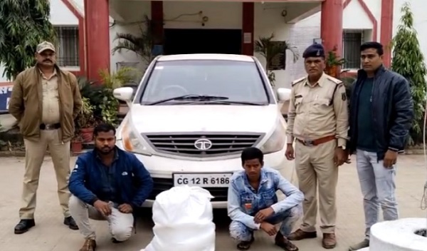CG BREAKING : कार से लाखों का गांजा जब्त, दो आरोपी गिरफ्तार CG BREAKING : कार से लाखों का गांजा जब्त, दो आरोपी गिरफ्तार
