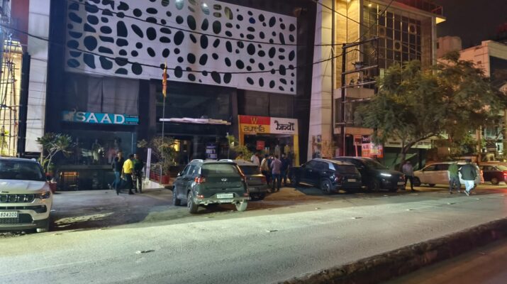 छत्तीसगढ़ – देर रात हैवंस पार्क के डिस्को में थिरक रहे टल्ली यंगर्स…बार मैनेजर समेत तीन को भेजा जेल छत्तीसगढ़ – देर रात हैवंस पार्क के डिस्को में थिरक रहे टल्ली यंगर्स…बार मैनेजर समेत तीन को भेजा जेल