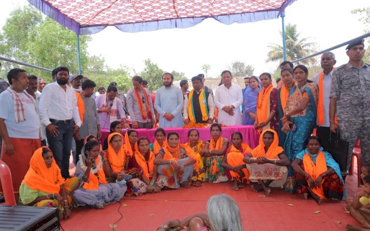 CG – बस्तर प्रत्याशी महेश कश्यप का धुंआधार प्रचार 40 लोग भाजपा में हुए शामिल… CG – बस्तर प्रत्याशी महेश कश्यप का धुंआधार प्रचार 40 लोग भाजपा में हुए शामिल…