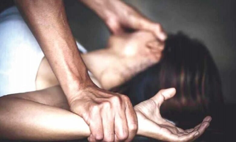 छत्तीसगढ़ की कलाकार महिला के साथ गैंगरेप…आरोपियों ने सड़क किनारे फेंका…जानिए क्या है पूरा मामला छत्तीसगढ़ की कलाकार महिला के साथ गैंगरेप…आरोपियों ने सड़क किनारे फेंका…जानिए क्या है पूरा मामला