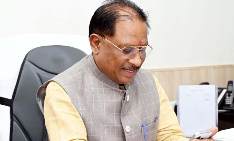 संघर्षों में पली बिटिया ने थामा बैडमिंटन का रैकेट तो मुख्यमंत्री ने दी शाबाशी, कहा- खूब आगे बढ़िये, हम आपके साथ हैं संघर्षों में पली बिटिया ने थामा बैडमिंटन का रैकेट तो मुख्यमंत्री ने दी शाबाशी, कहा- खूब आगे बढ़िये, हम आपके साथ हैं