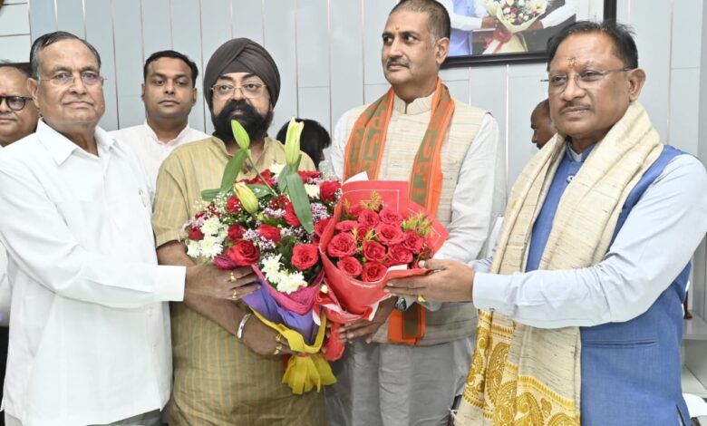 मुख्यमंत्री विष्णु देव साय ने छत्तीसगढ़ खनिज विकास निगम के नवनियुक्त अध्यक्ष सौरभ सिंह को पदभार ग्रहण पर दी बधाई एवं शुभकामनाएं मुख्यमंत्री विष्णु देव साय ने छत्तीसगढ़ खनिज विकास निगम के नवनियुक्त अध्यक्ष सौरभ सिंह को पदभार ग्रहण पर दी बधाई एवं शुभकामनाएं