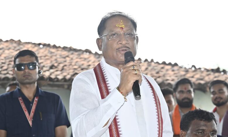 मुख्यमंत्री की चौपाल: कांकेर जिले के मांदरी गांव में उतरा मुख्यमंत्री का उड़नखटोला मुख्यमंत्री की चौपाल: कांकेर जिले के मांदरी गांव में उतरा मुख्यमंत्री का उड़नखटोला