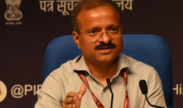 NEET पेपर लीक विवाद पर सियासत तेज NEET पेपर लीक विवाद पर सियासत तेज