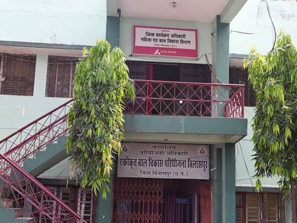 पार्षद की कथित दखलंदाजी से आंगनबाड़ी सहायिका ढाई साल से नदारद! पार्षद की कथित दखलंदाजी से आंगनबाड़ी सहायिका ढाई साल से नदारद!
